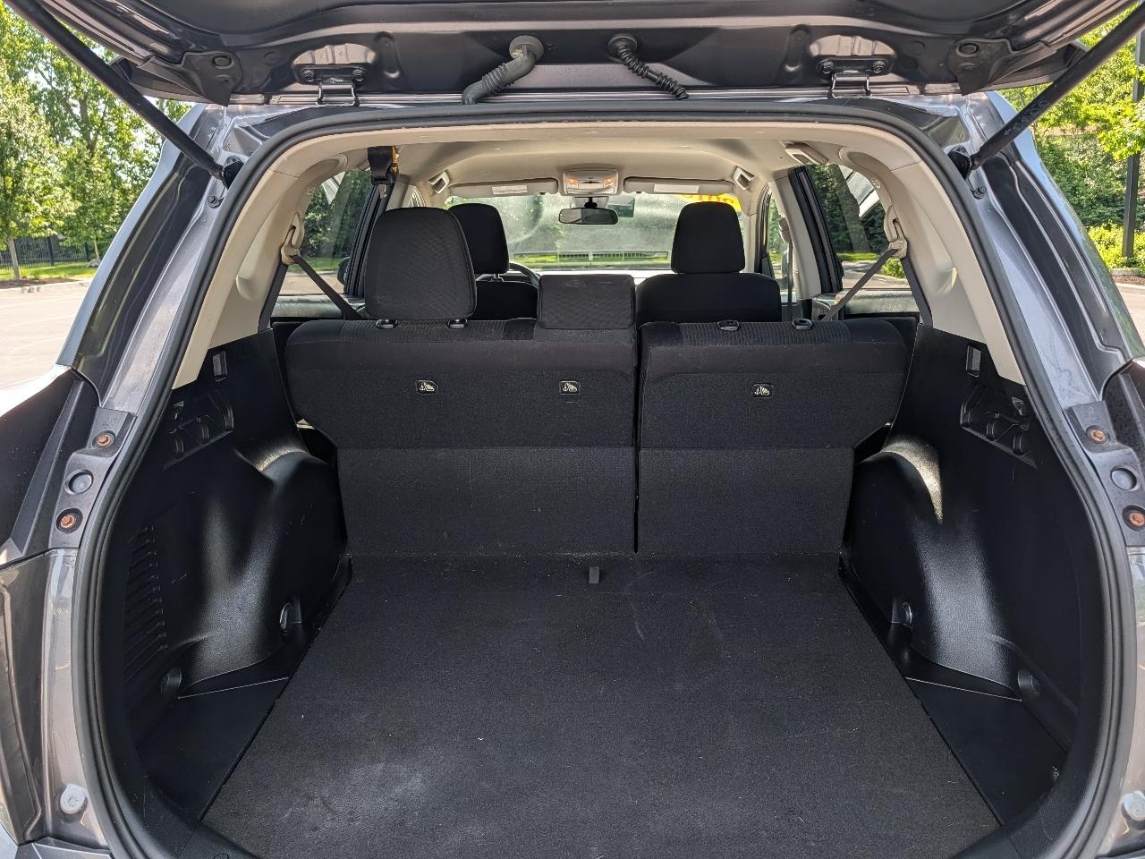 Toyota RAV4 LE AWD 2018