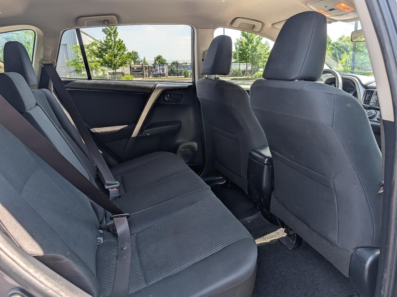 Toyota RAV4 LE AWD 2018