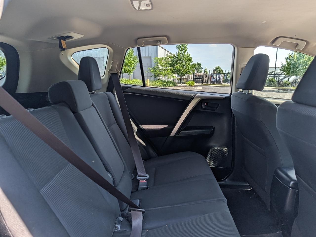 Toyota RAV4 LE AWD 2018