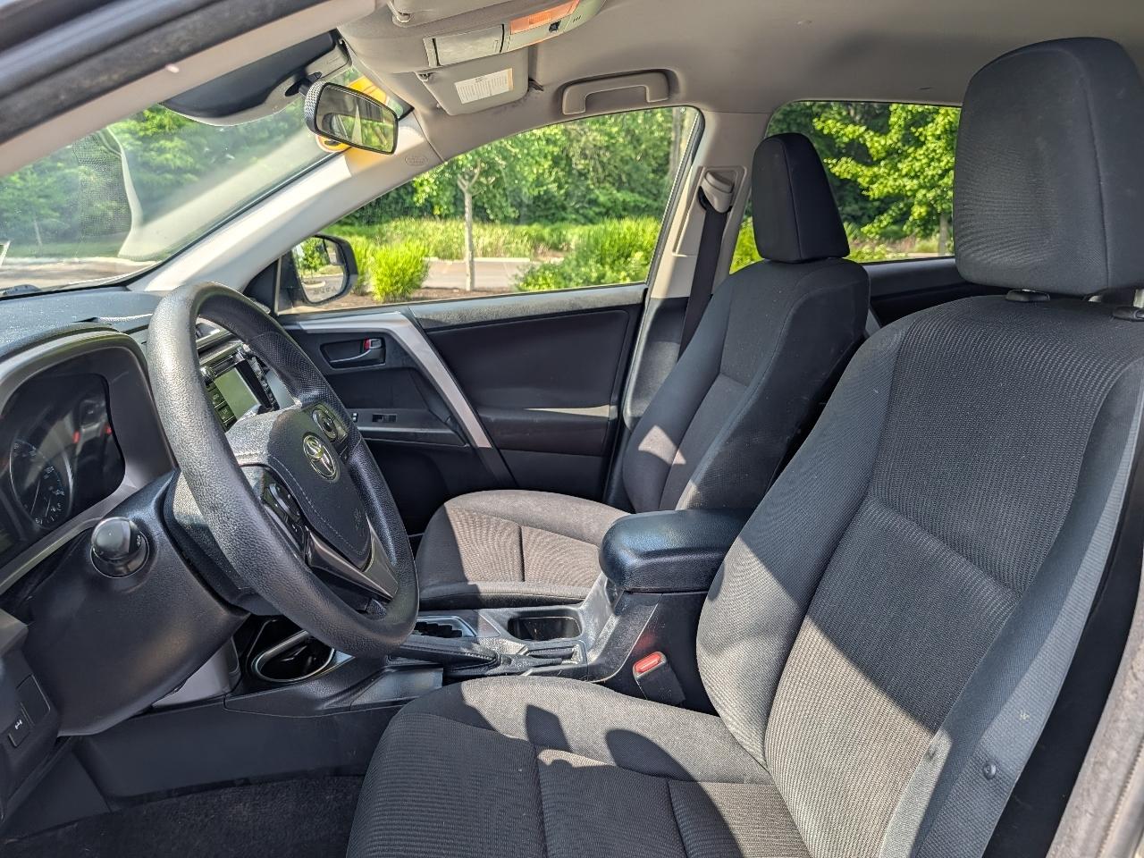 Toyota RAV4 LE AWD 2018