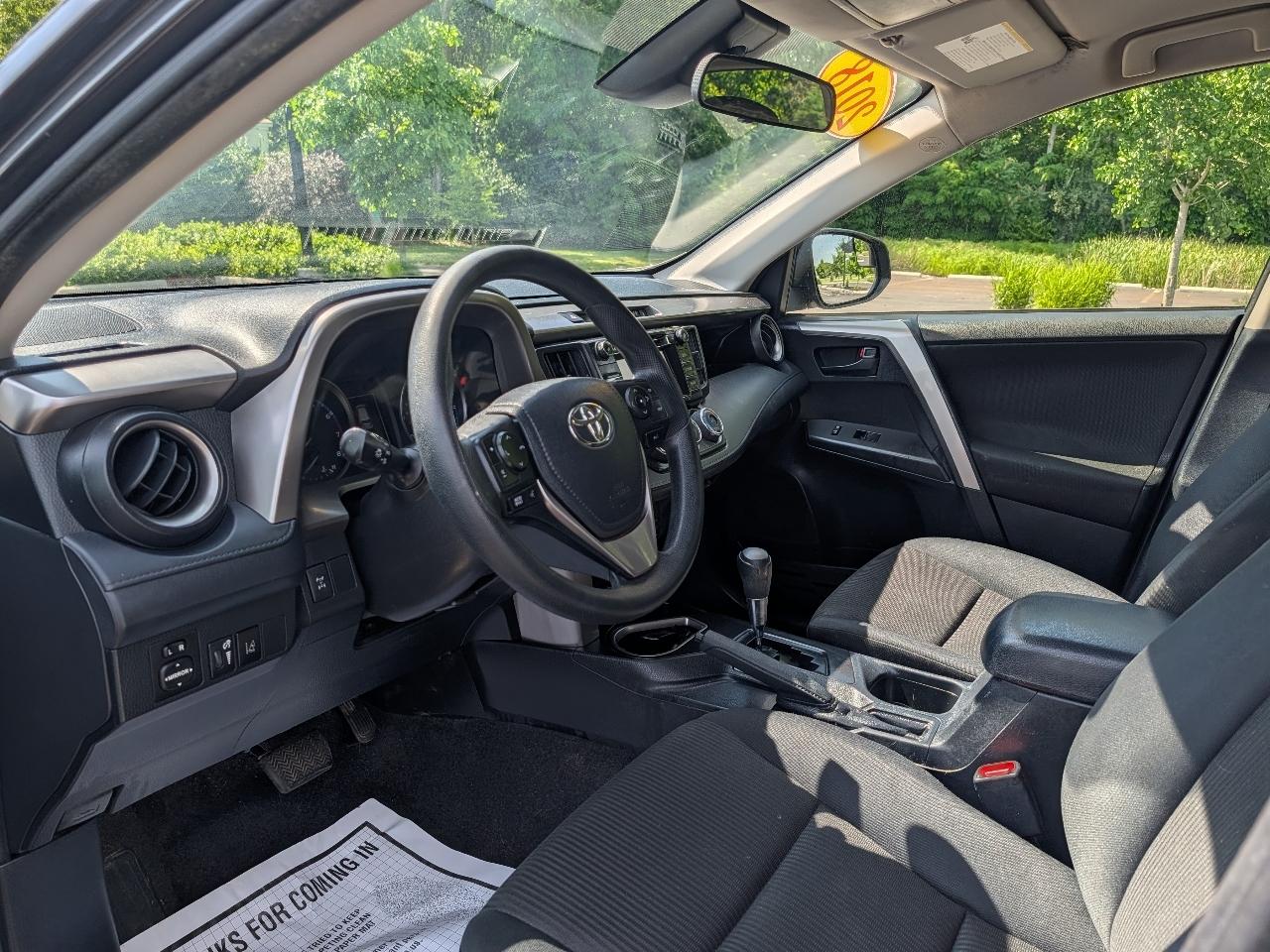 Toyota RAV4 LE AWD 2018