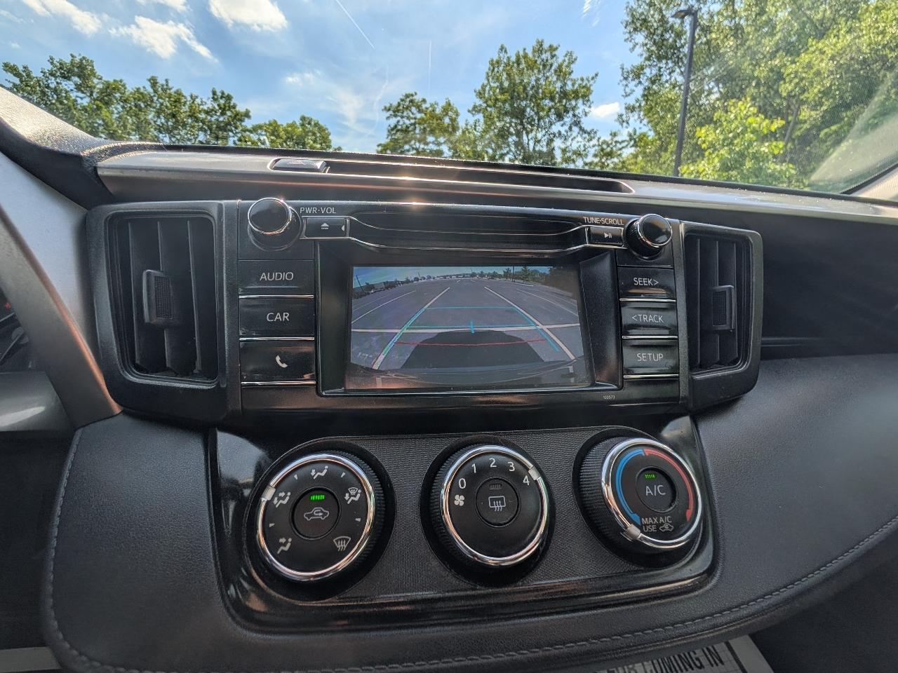Toyota RAV4 LE AWD 2018