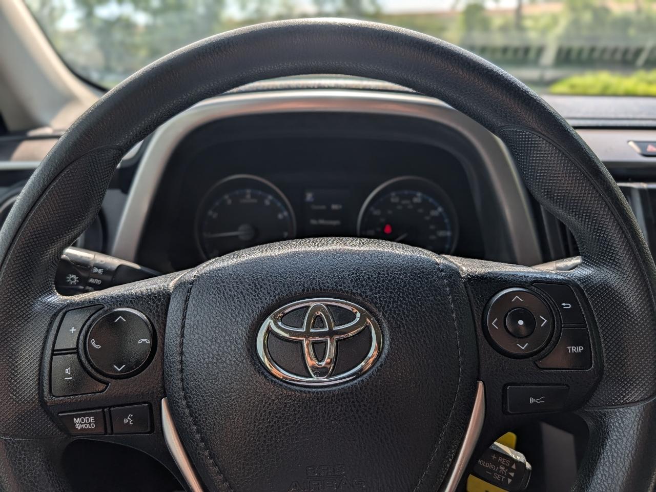Toyota RAV4 LE AWD 2018