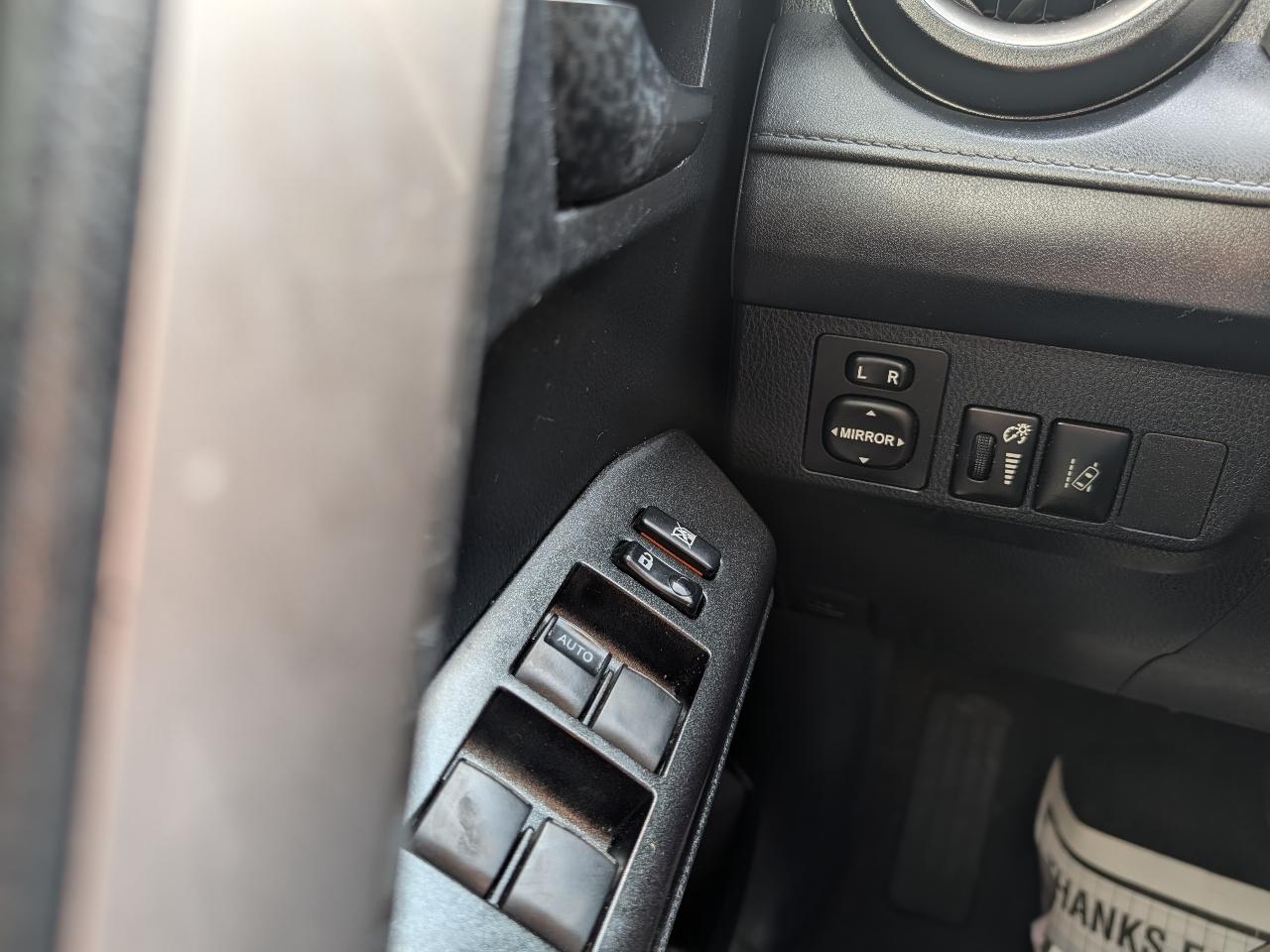 Toyota RAV4 LE AWD 2018