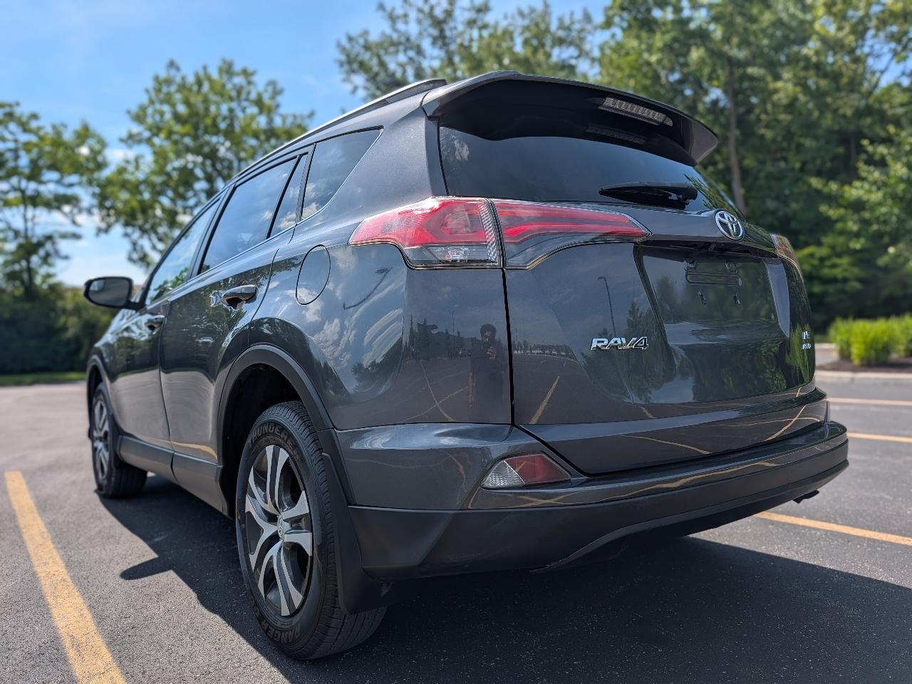 Toyota RAV4 LE AWD 2018