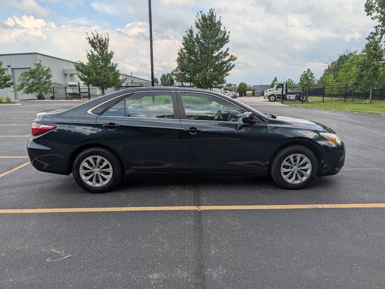 Toyota Camry LE (Natl) 2017