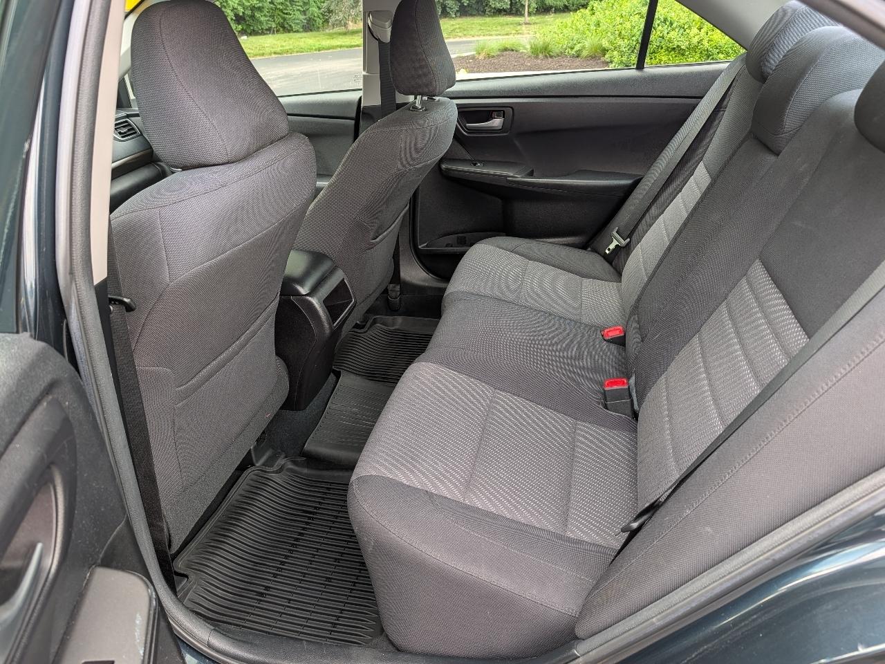 Toyota Camry LE (Natl) 2017