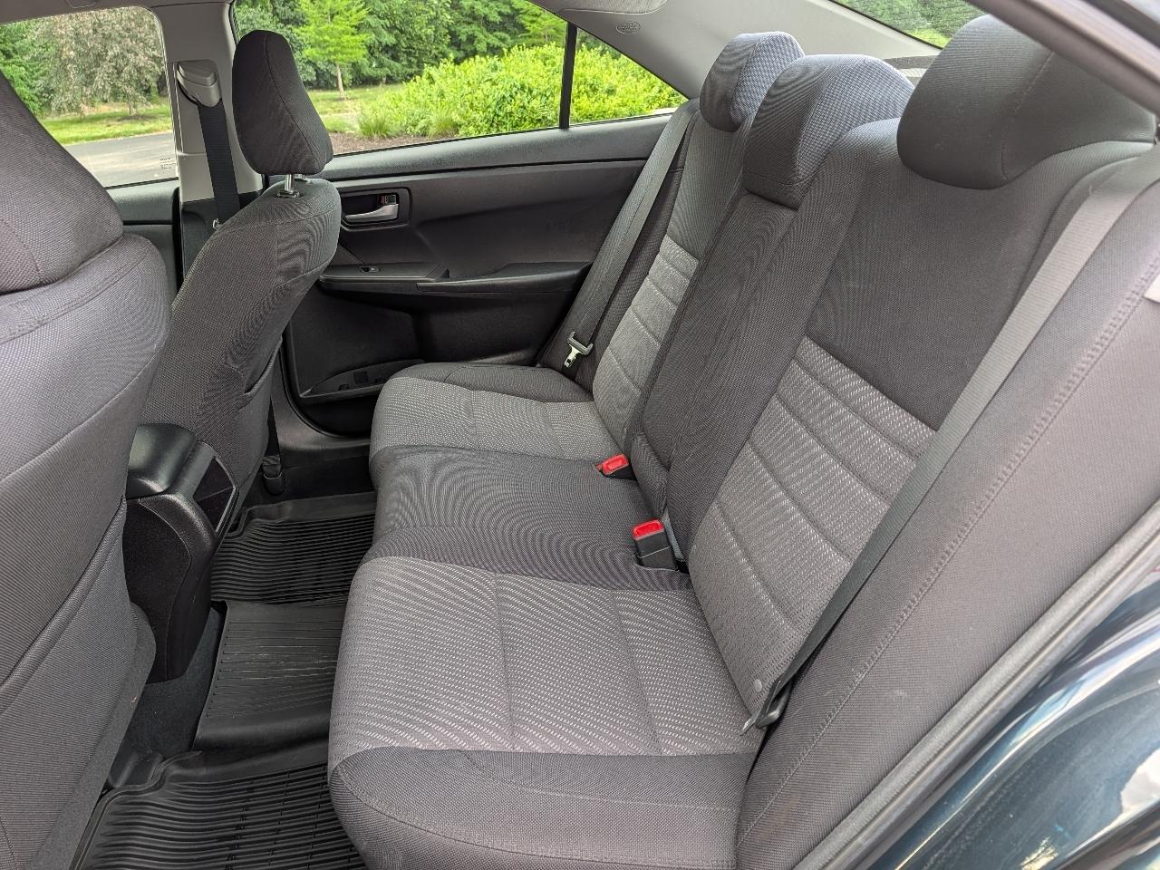 Toyota Camry LE (Natl) 2017