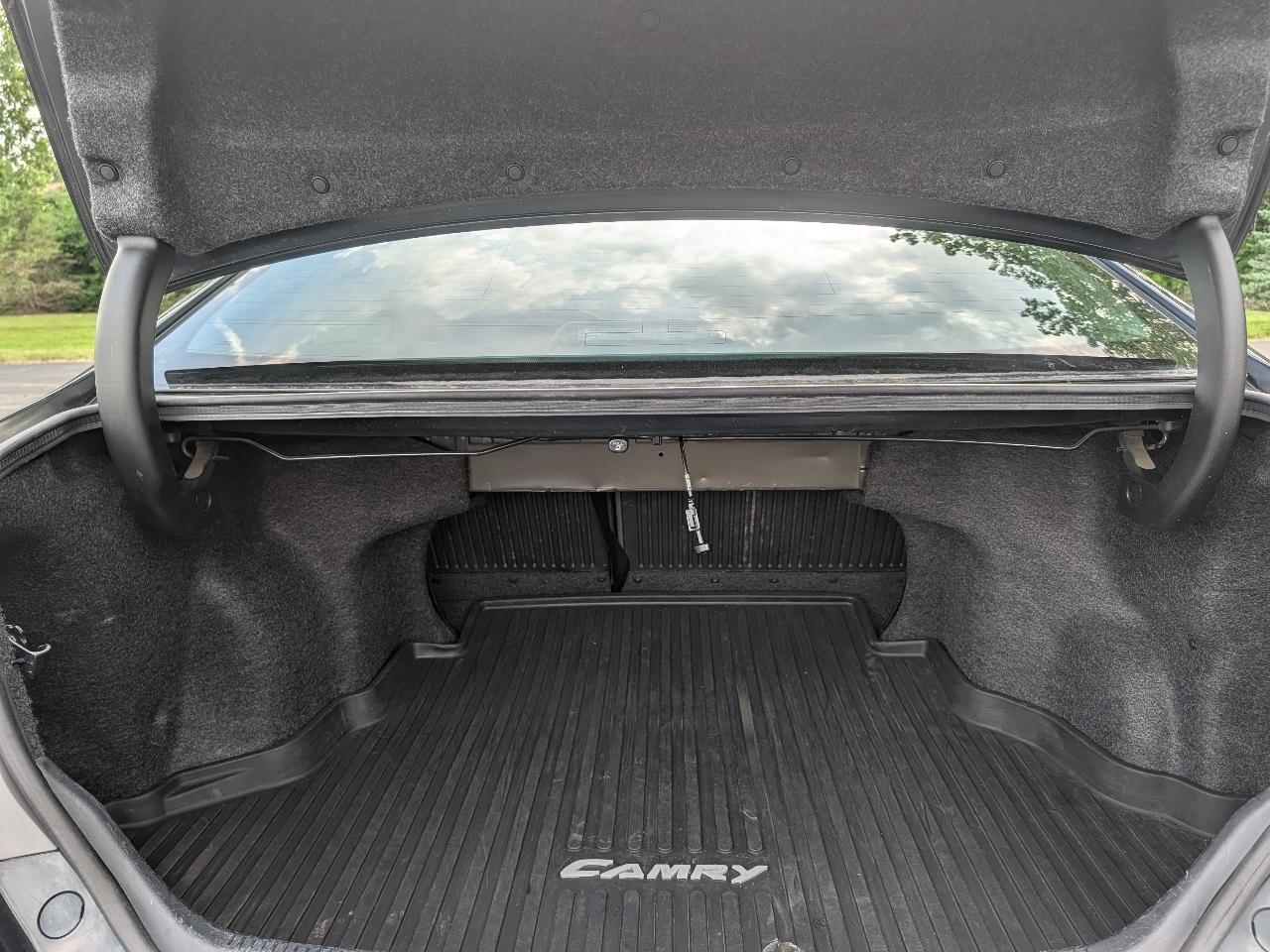 Toyota Camry LE (Natl) 2017