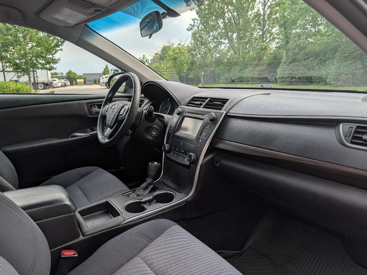Toyota Camry LE (Natl) 2017
