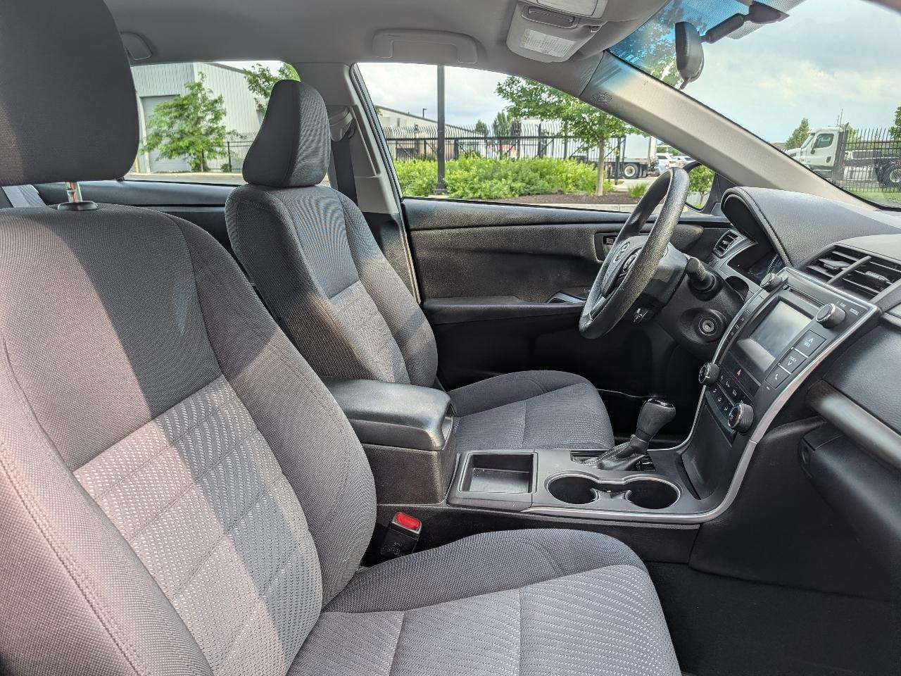 Toyota Camry LE (Natl) 2017