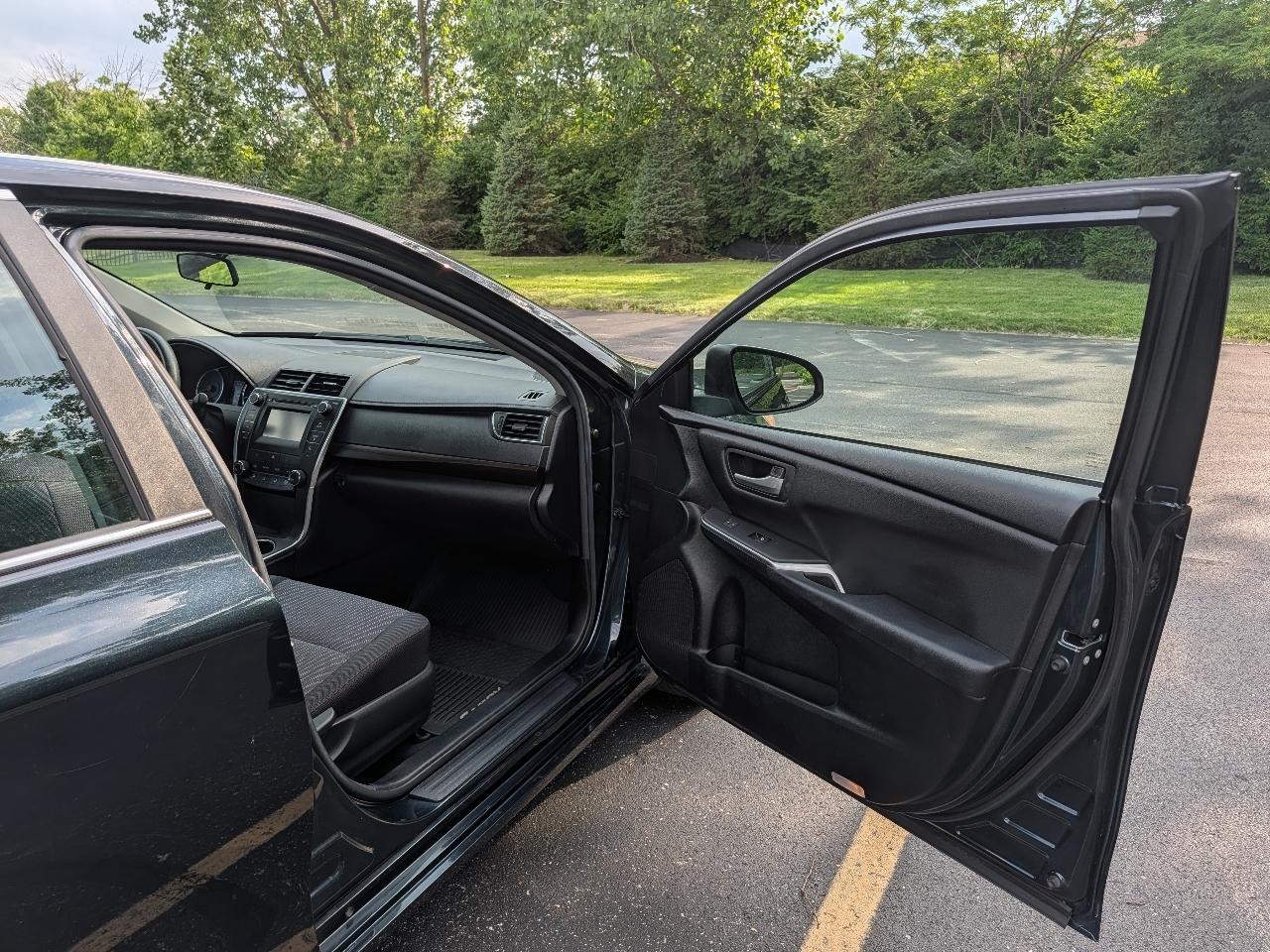 Toyota Camry LE (Natl) 2017