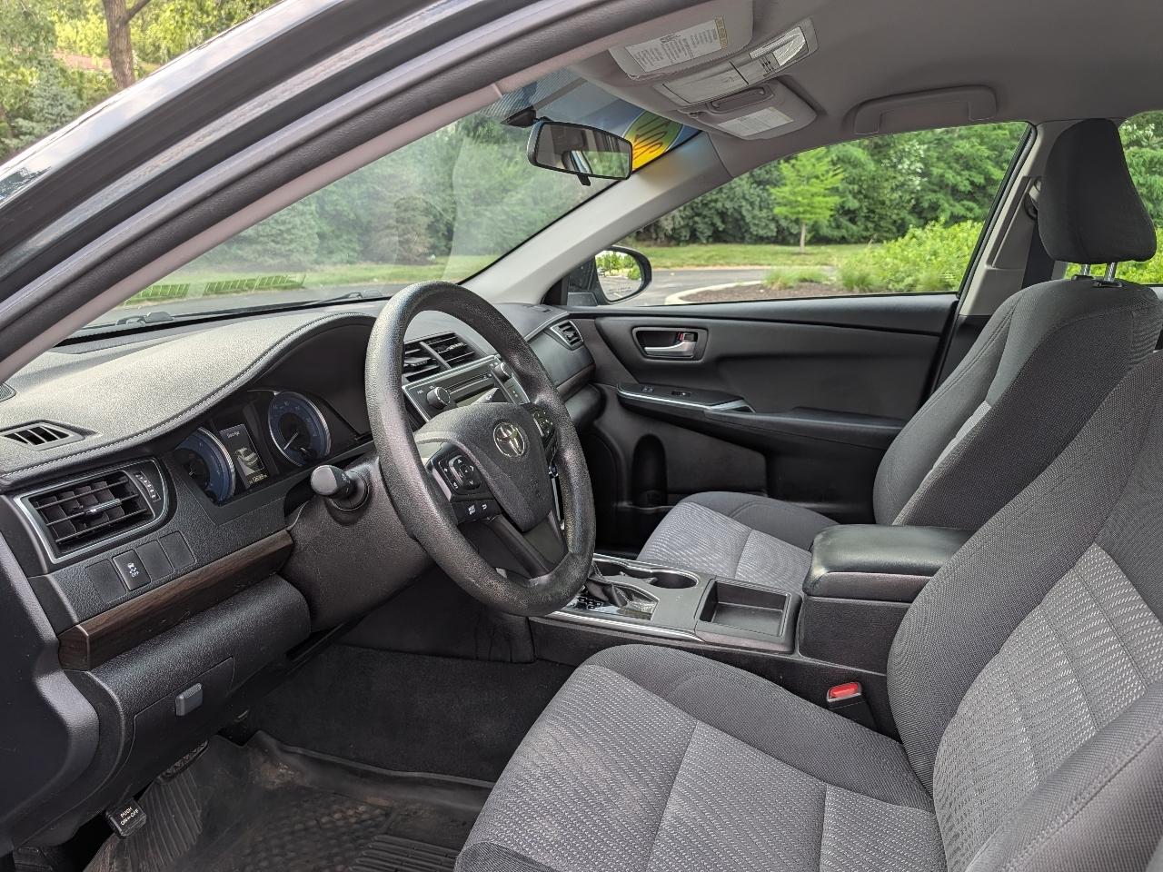 Toyota Camry LE (Natl) 2017