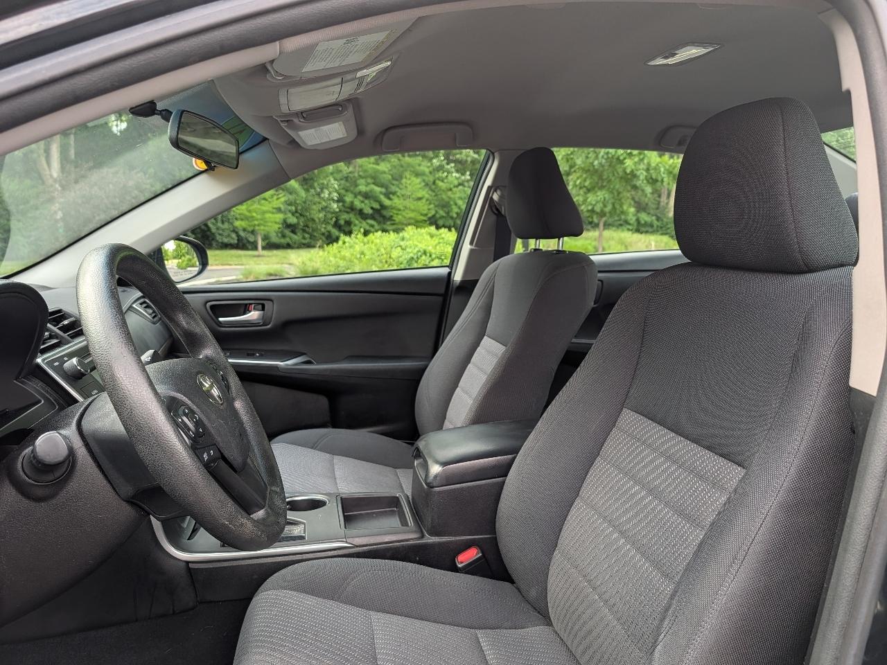 Toyota Camry LE (Natl) 2017