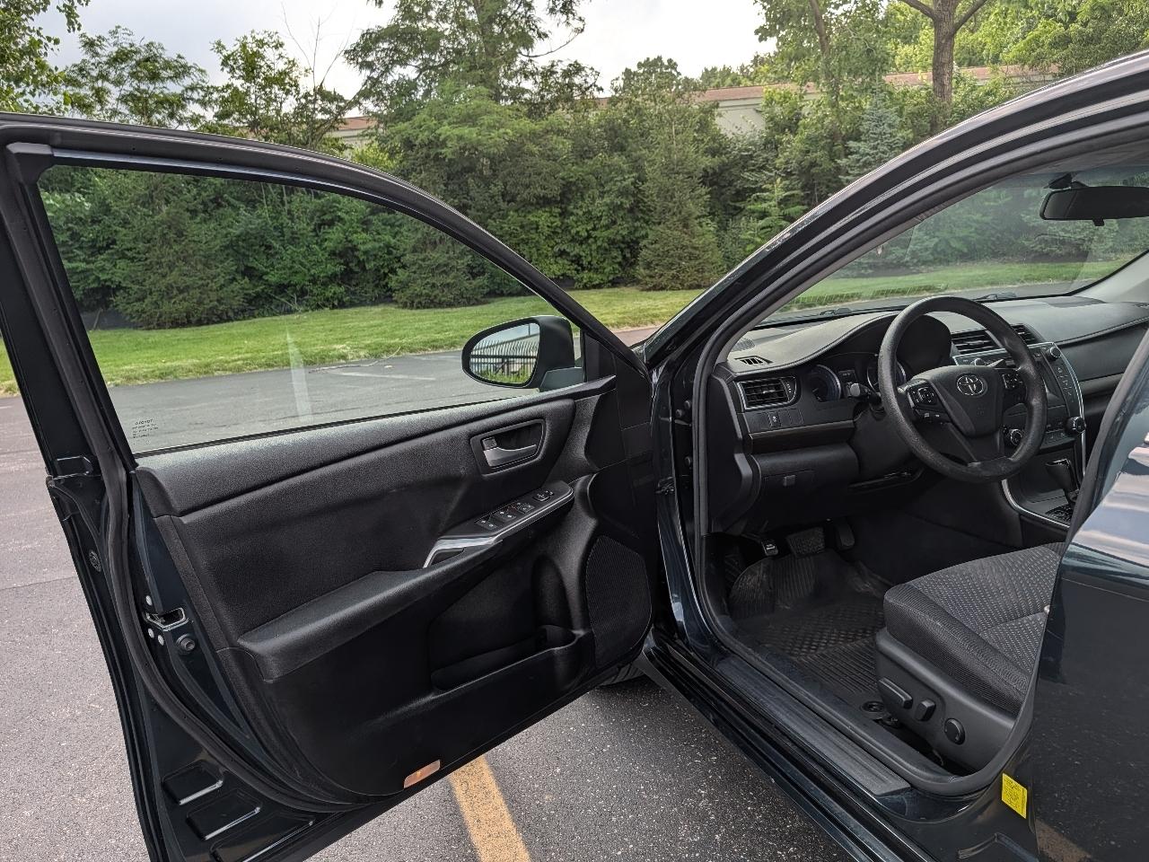 Toyota Camry LE (Natl) 2017