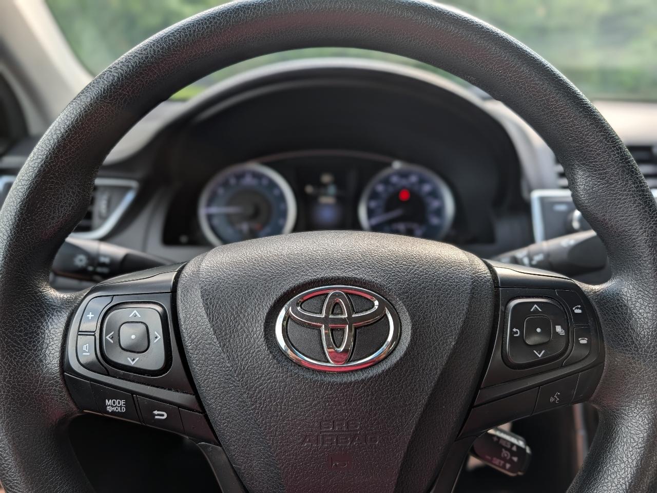 Toyota Camry LE (Natl) 2017