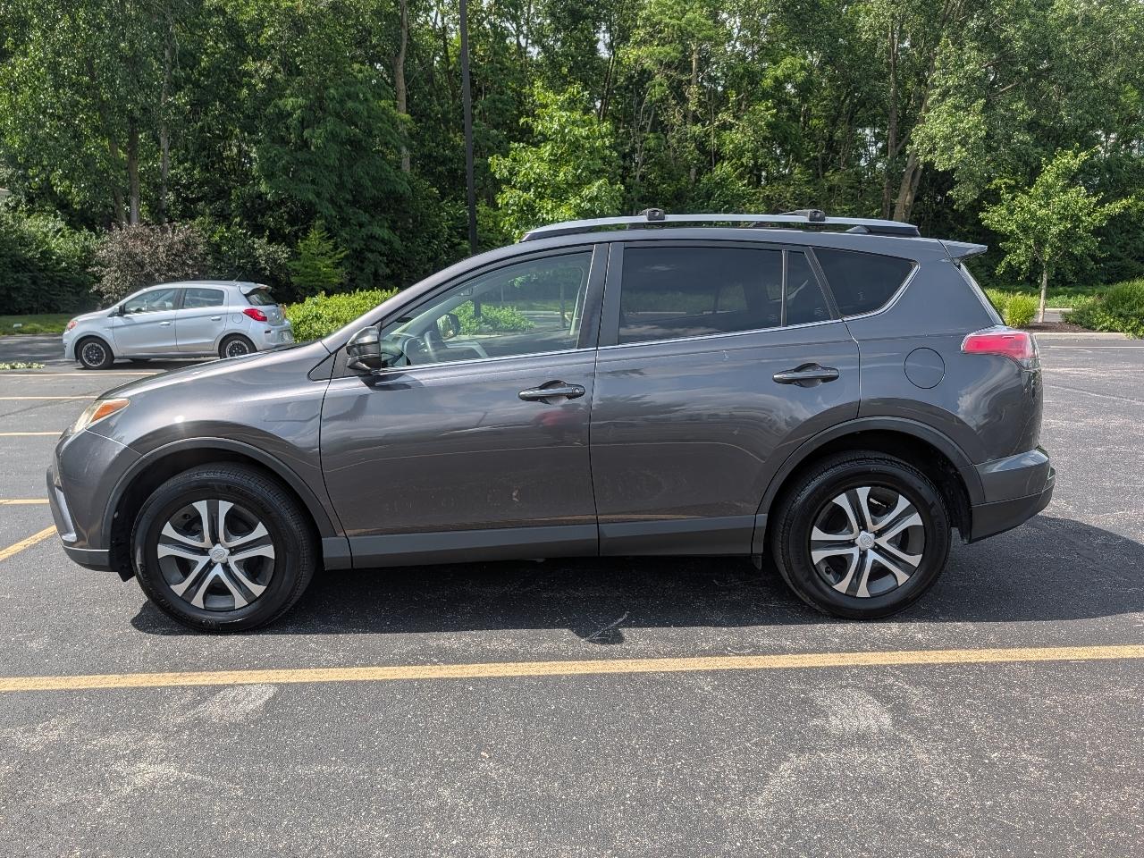 Toyota RAV4 LE AWD 2017