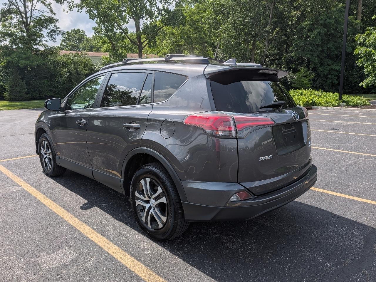 Toyota RAV4 LE AWD 2017