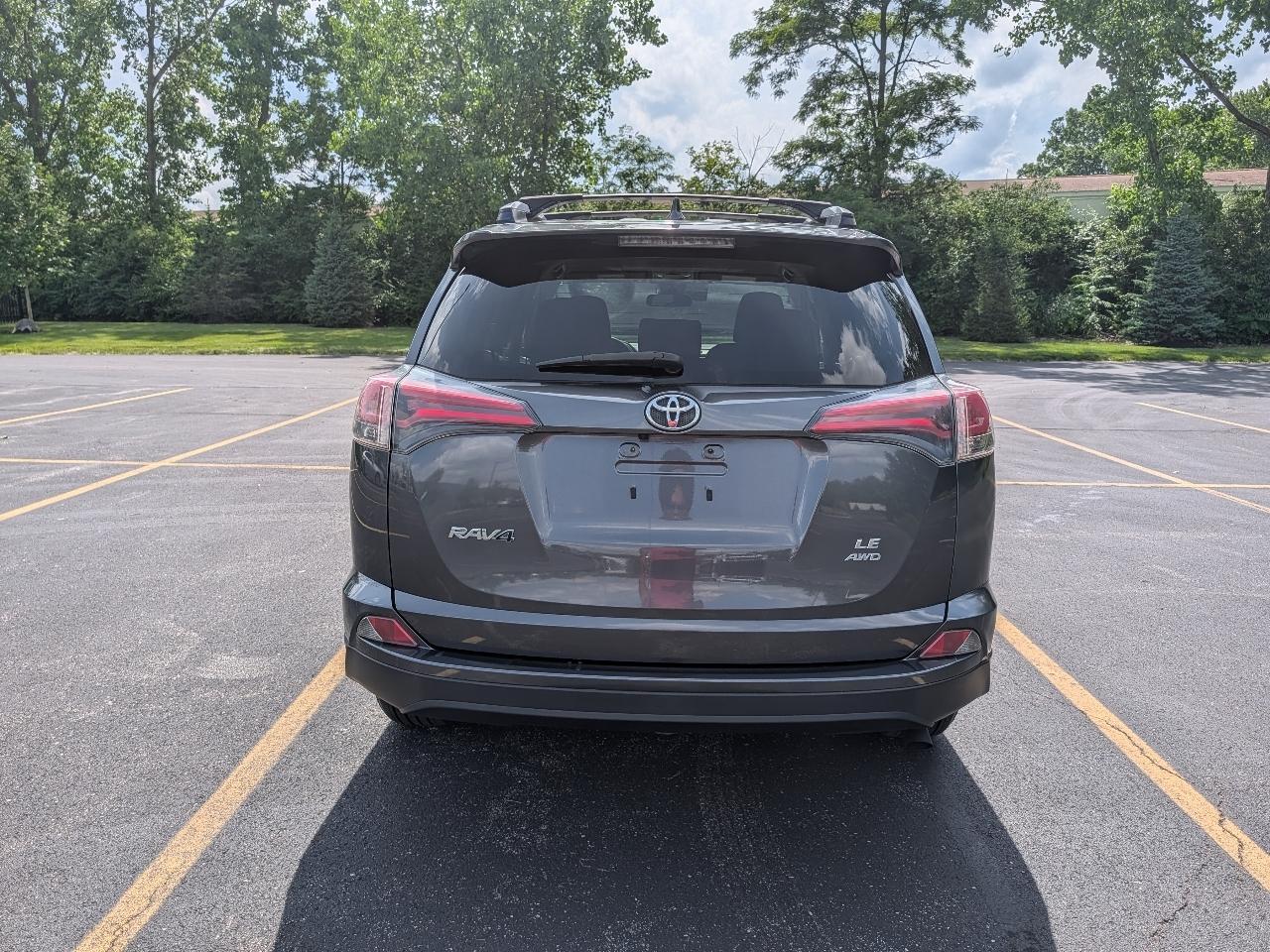 Toyota RAV4 LE AWD 2017
