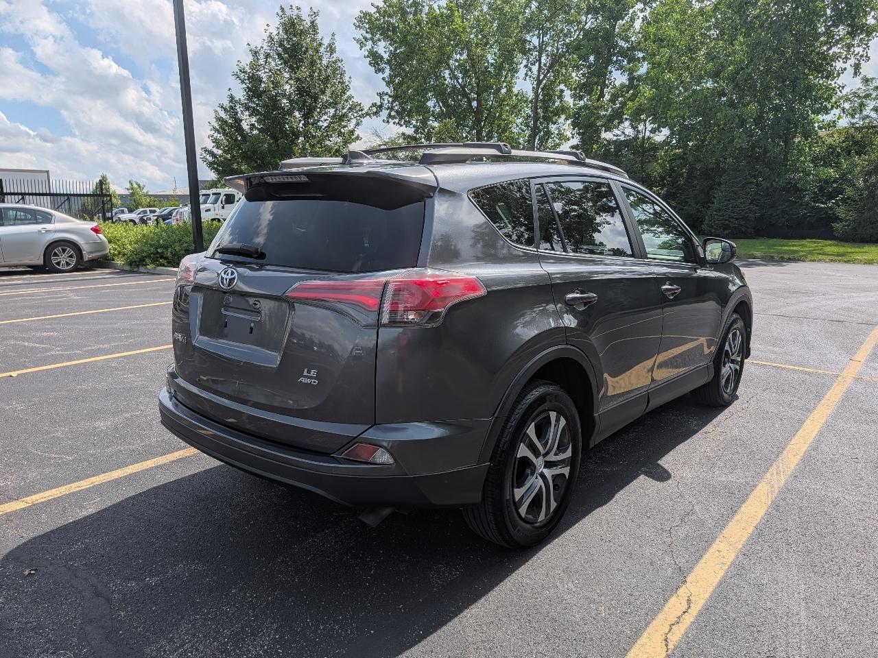 Toyota RAV4 LE AWD 2017