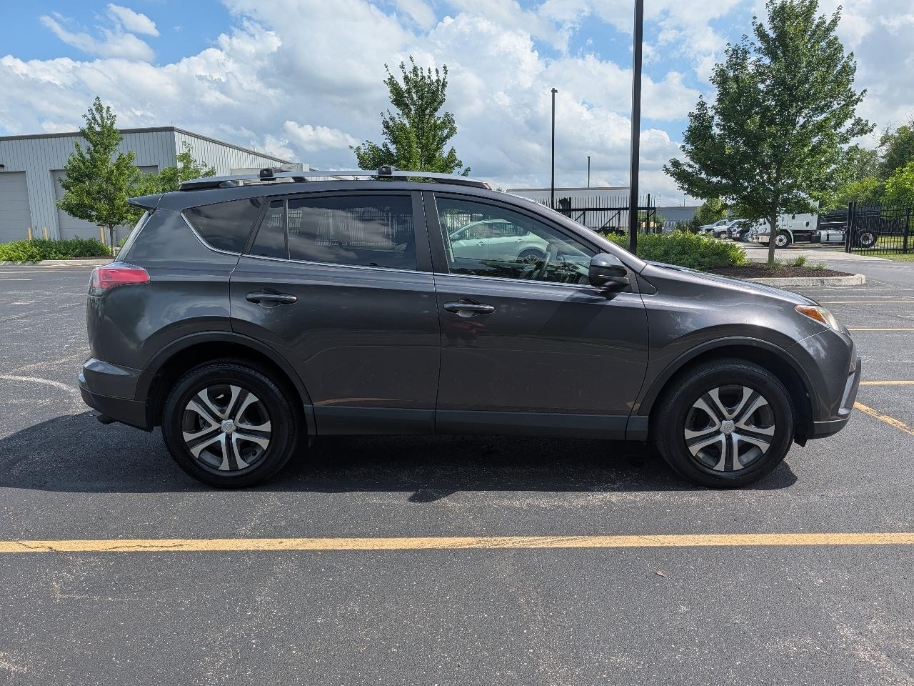 Toyota RAV4 LE AWD 2017