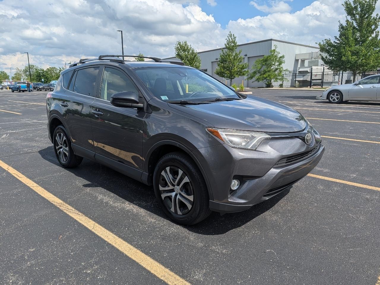 Toyota RAV4 LE AWD 2017