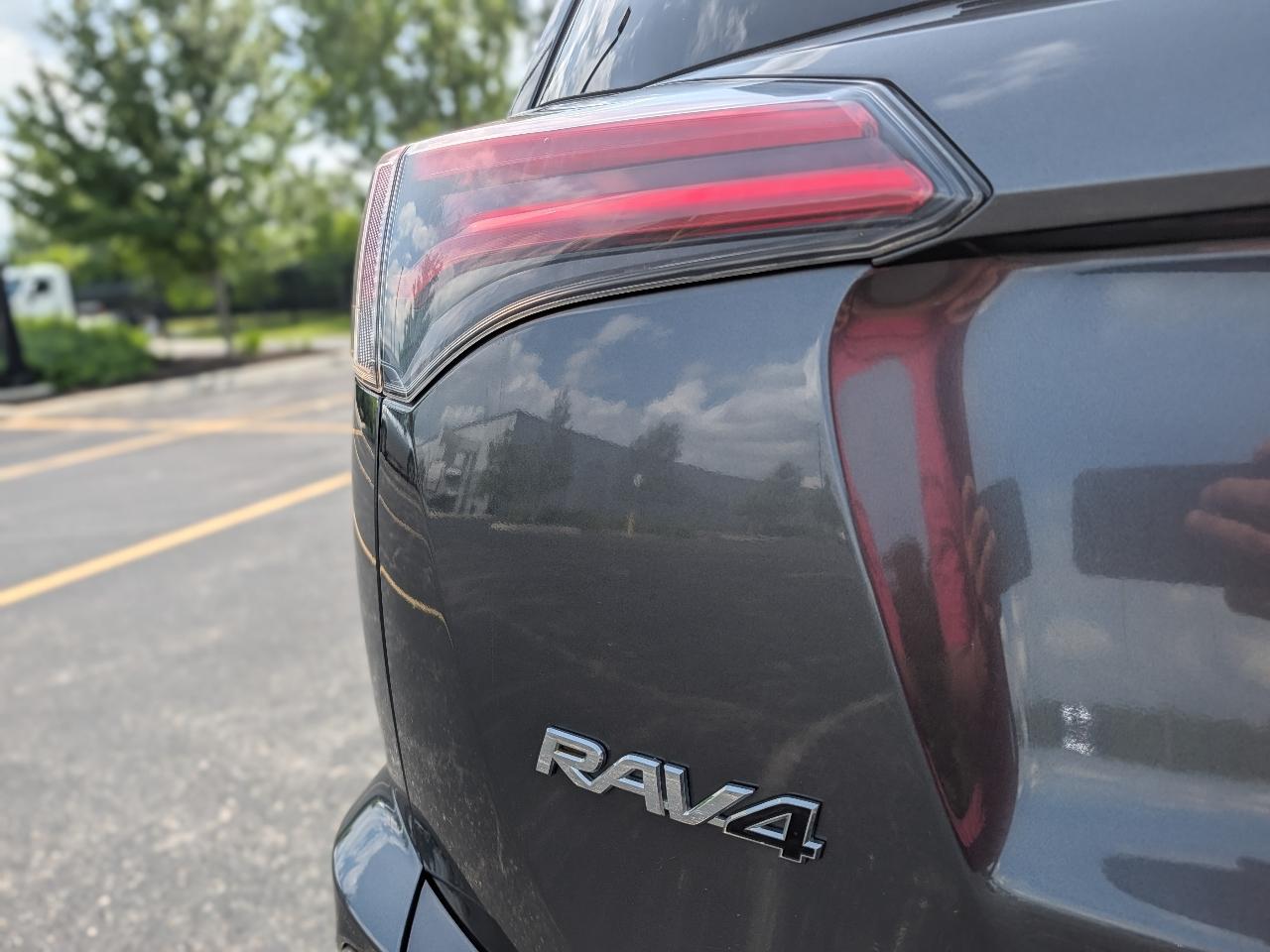 Toyota RAV4 LE AWD 2017