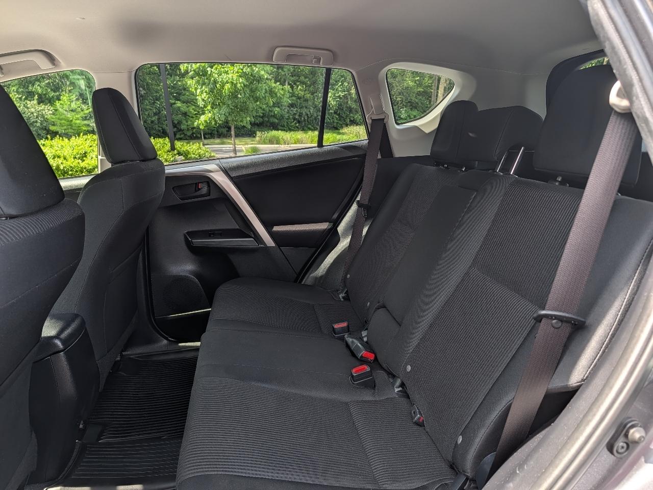 Toyota RAV4 LE AWD 2017
