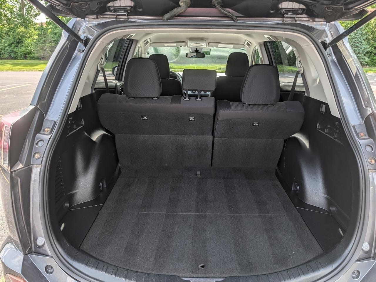Toyota RAV4 LE AWD 2017
