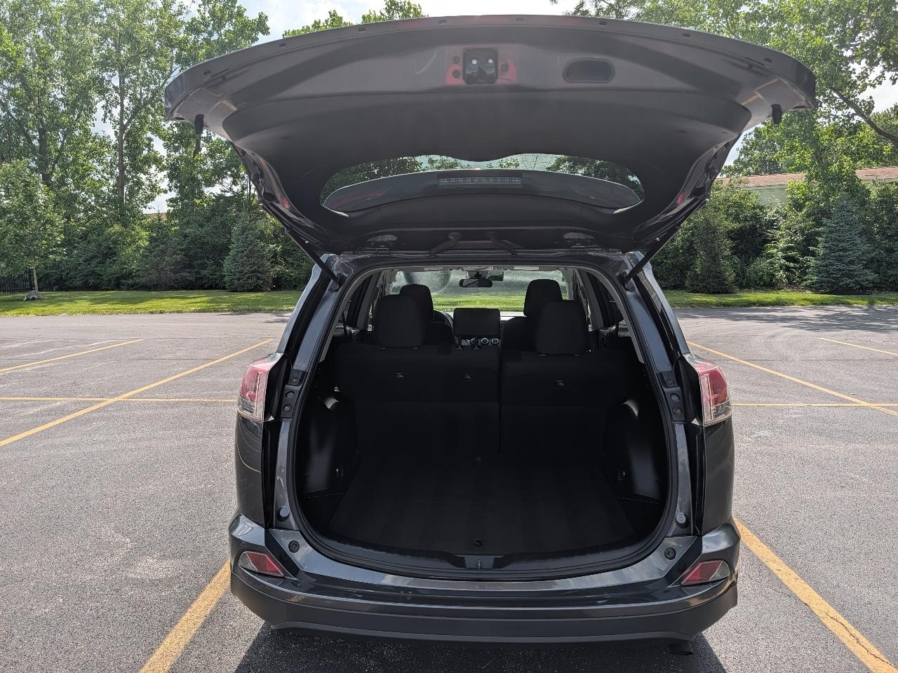 Toyota RAV4 LE AWD 2017
