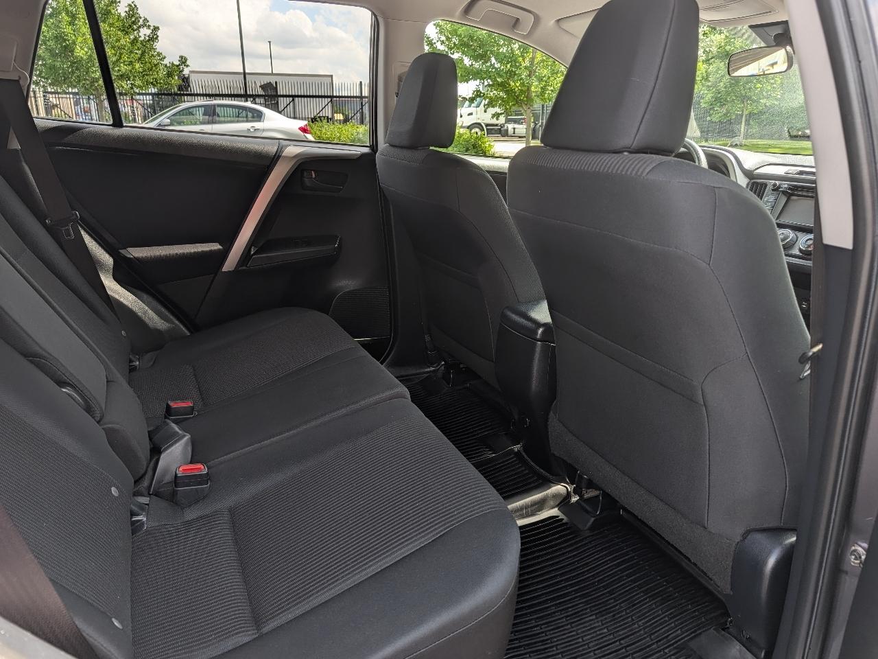 Toyota RAV4 LE AWD 2017