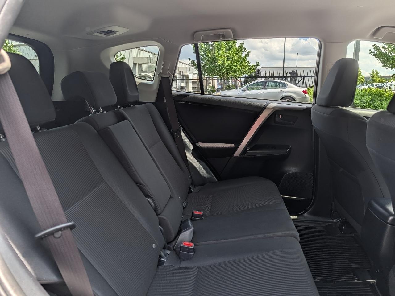 Toyota RAV4 LE AWD 2017