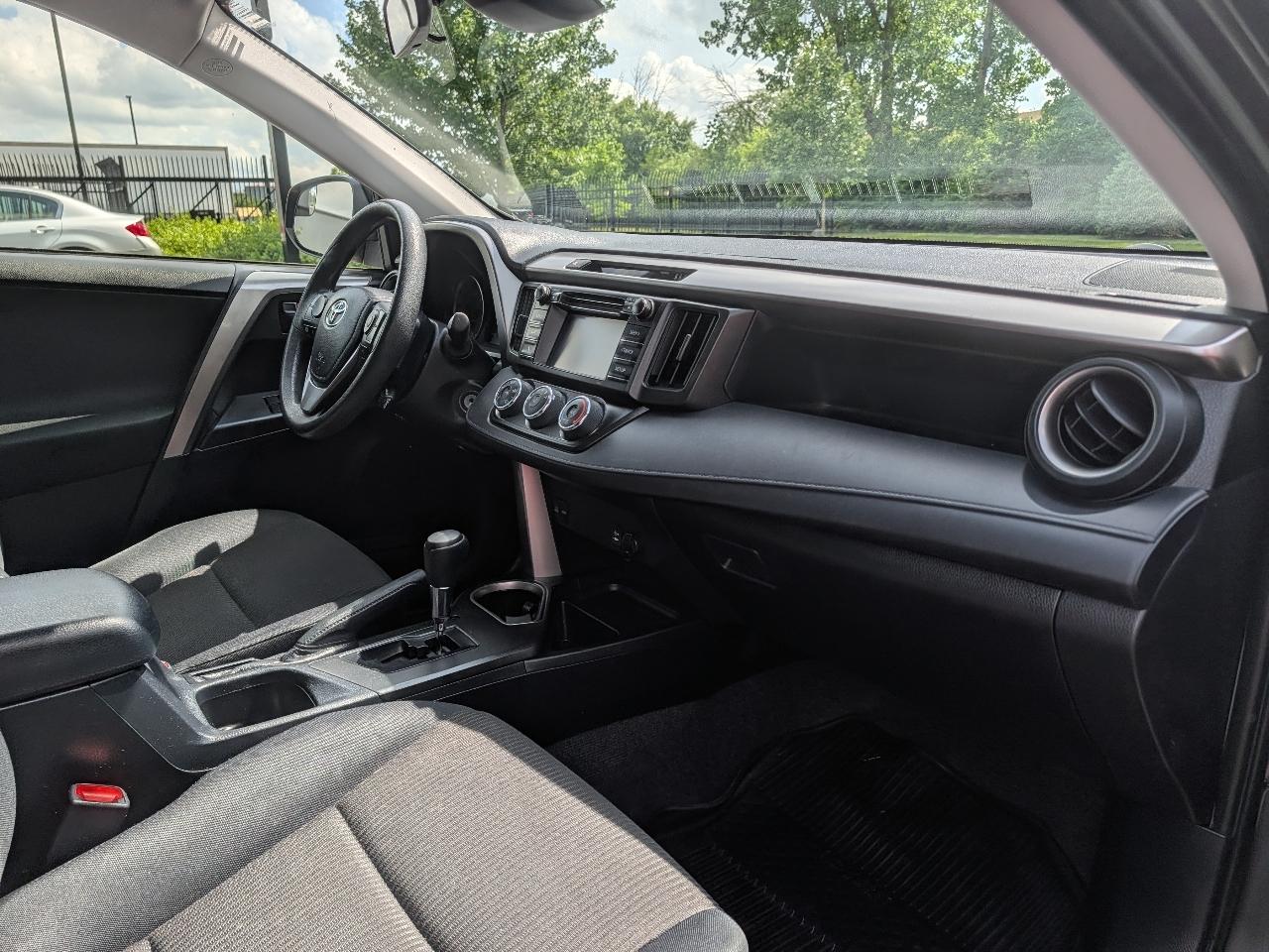 Toyota RAV4 LE AWD 2017