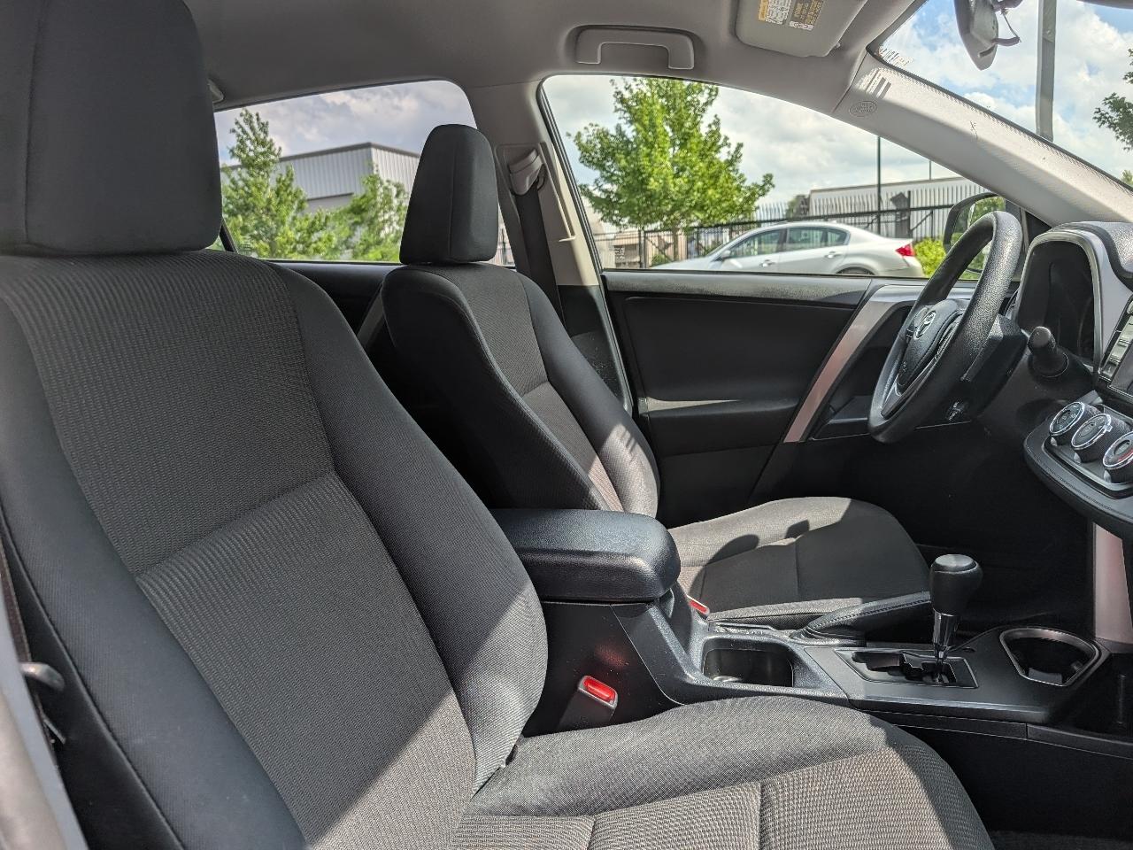 Toyota RAV4 LE AWD 2017