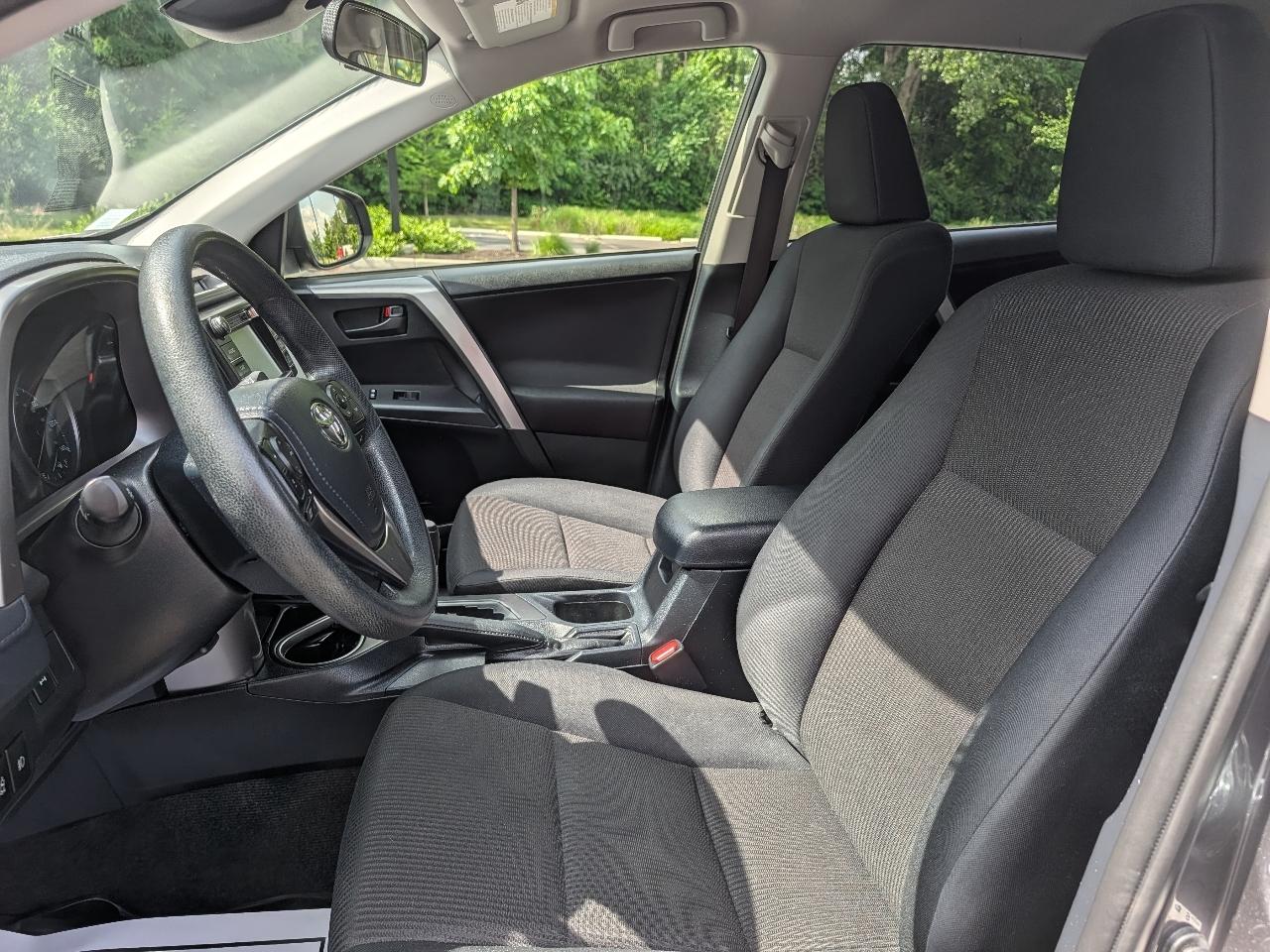 Toyota RAV4 LE AWD 2017