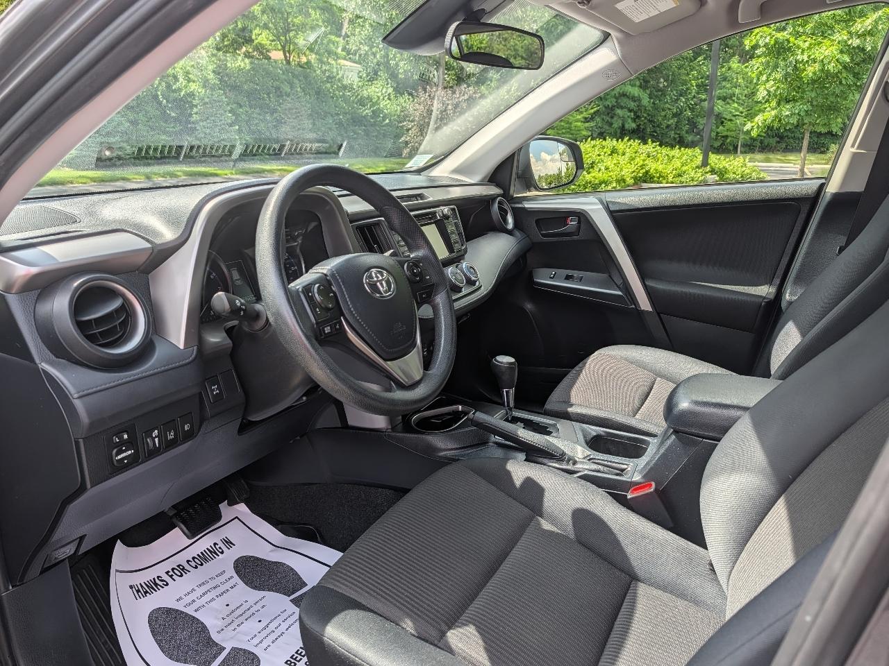 Toyota RAV4 LE AWD 2017