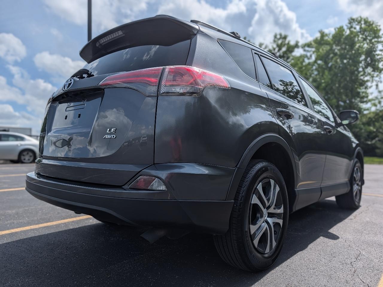 Toyota RAV4 LE AWD 2017