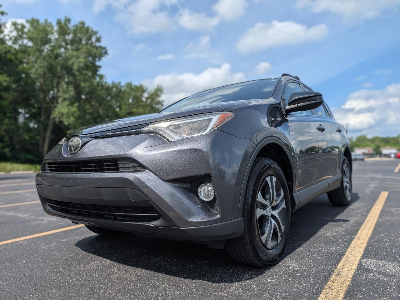 Toyota RAV4 LE AWD 2017