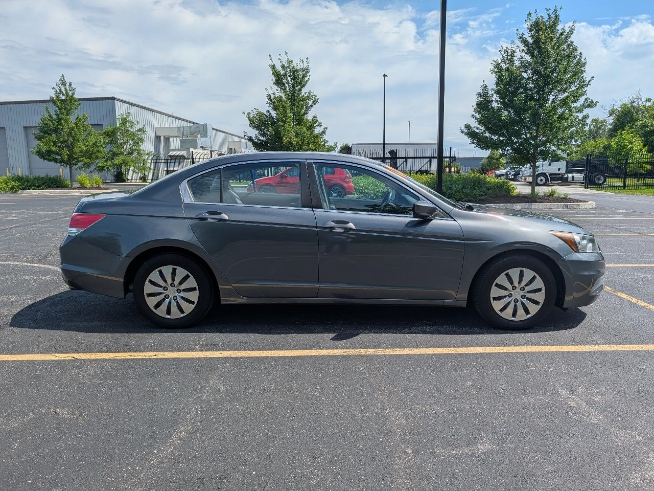 Honda Accord LX sedan AT 2012