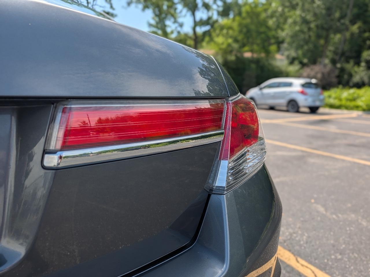 Honda Accord LX sedan AT 2012
