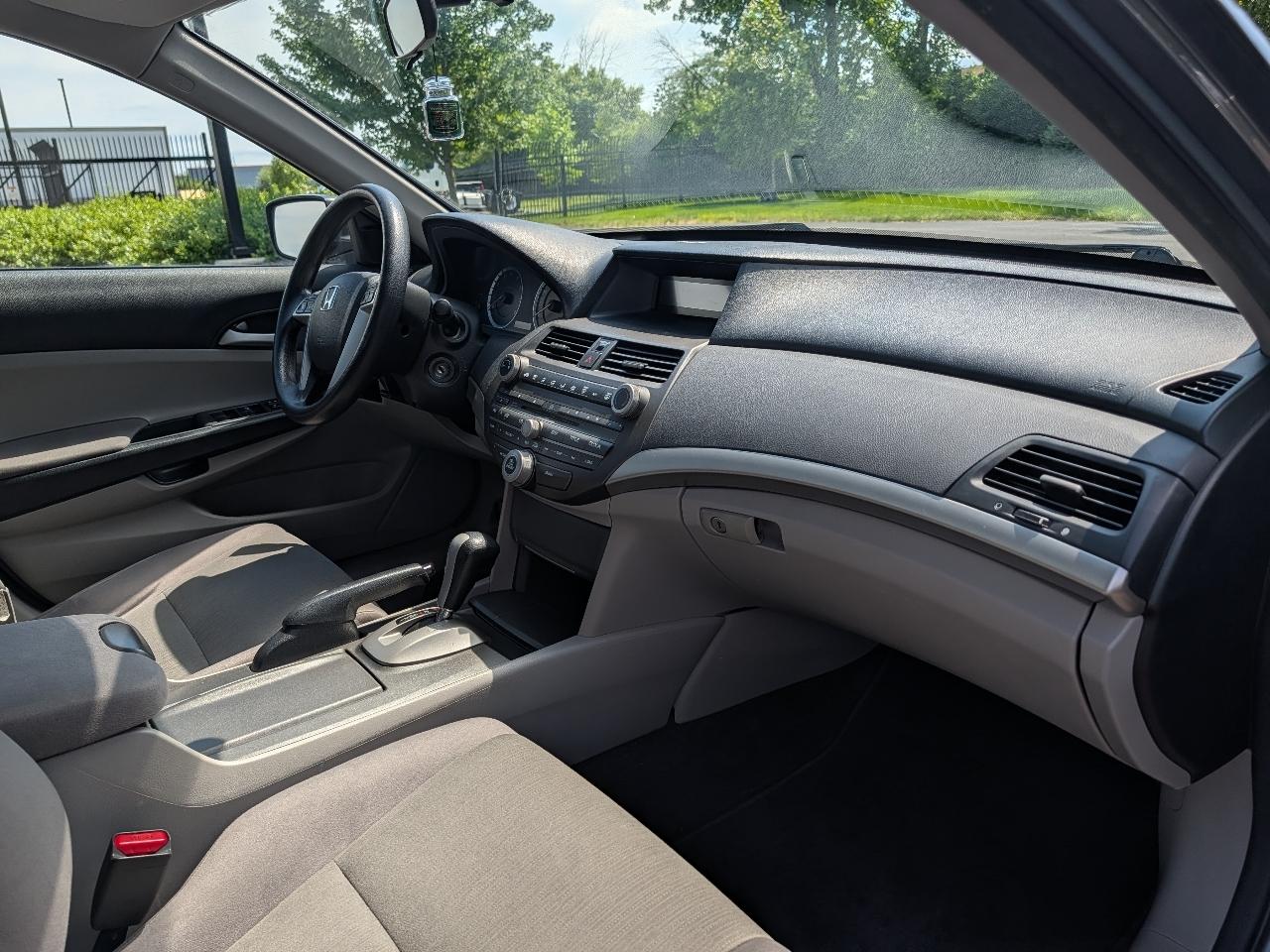 Honda Accord LX sedan AT 2012