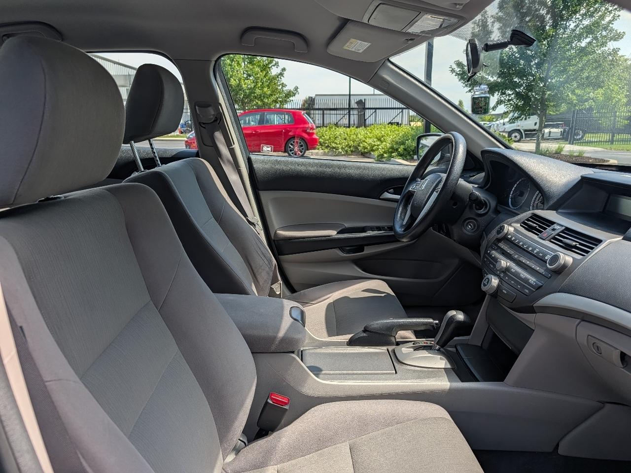 Honda Accord LX sedan AT 2012