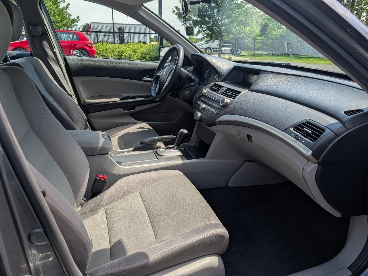 Honda Accord LX sedan AT 2012