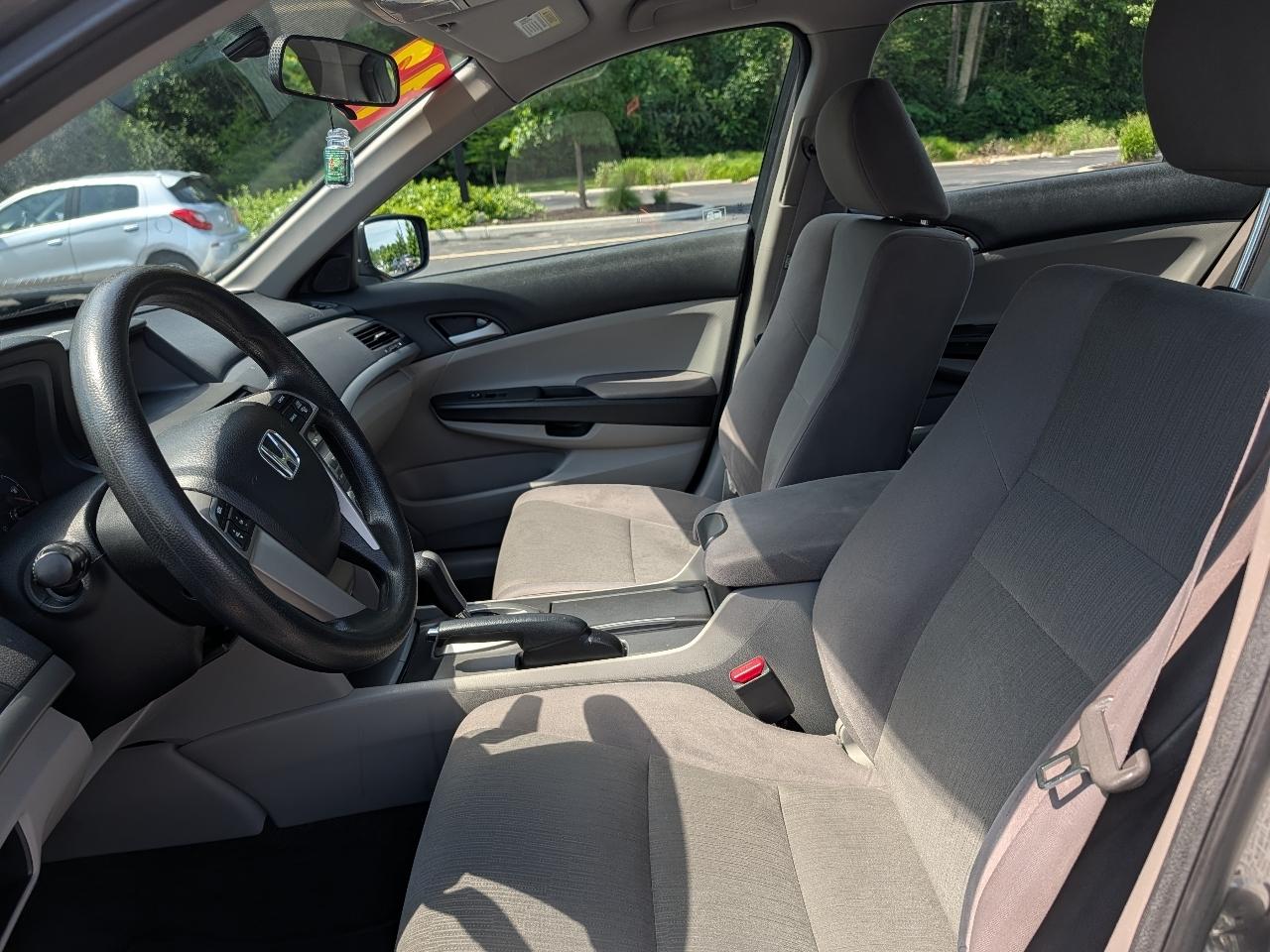 Honda Accord LX sedan AT 2012