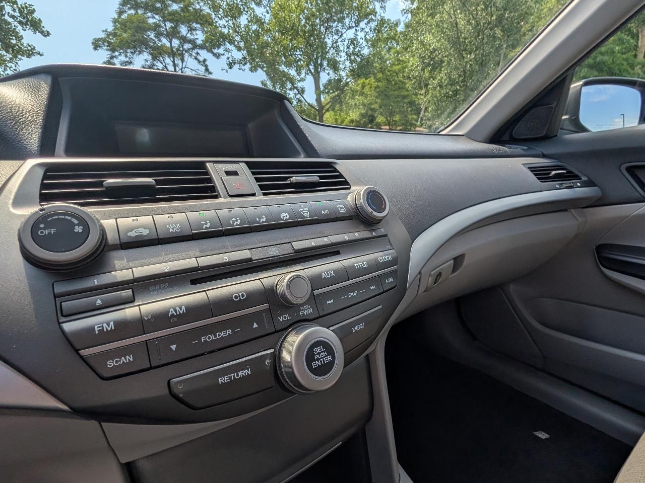 Honda Accord LX sedan AT 2012