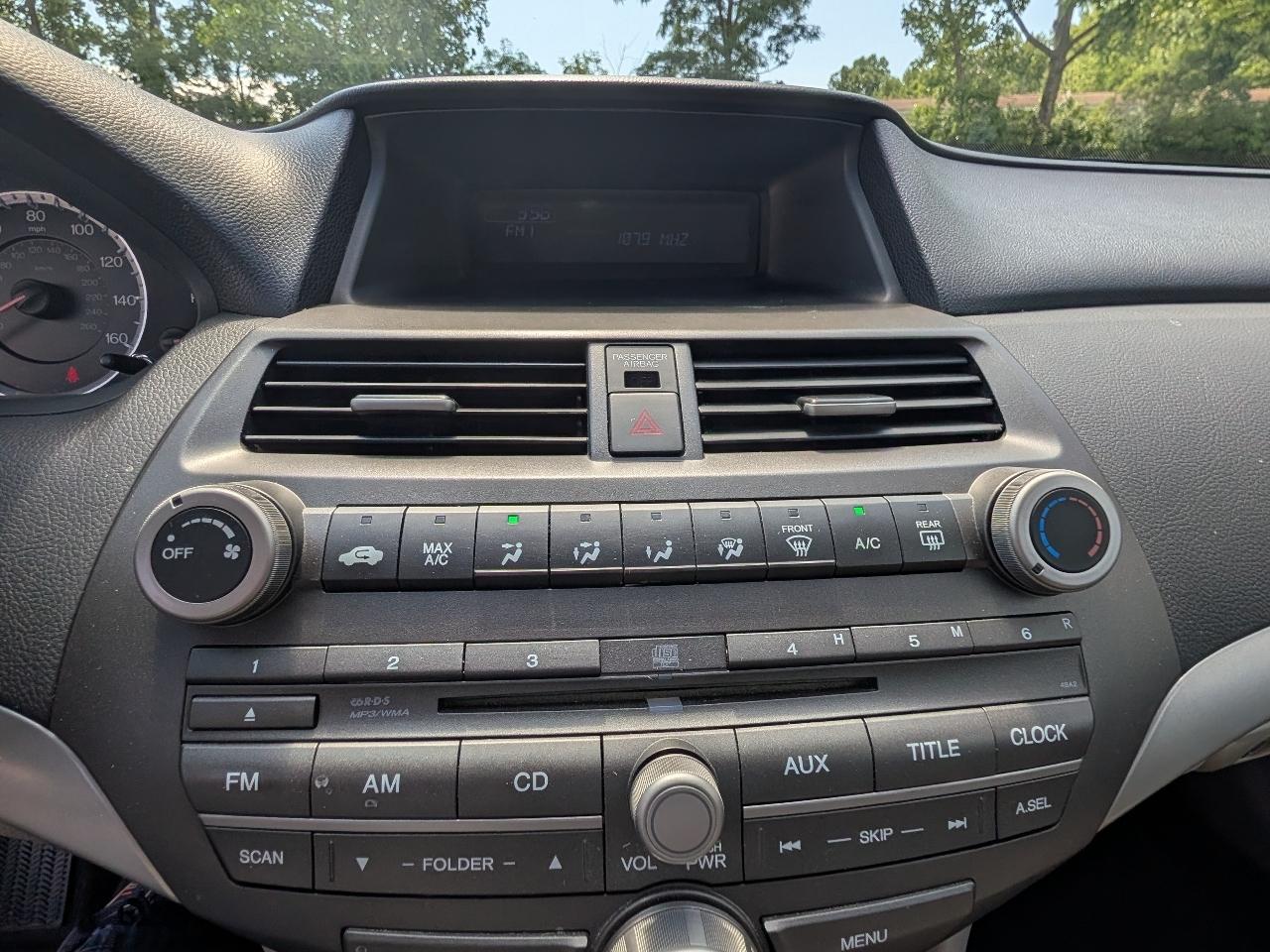 Honda Accord LX sedan AT 2012