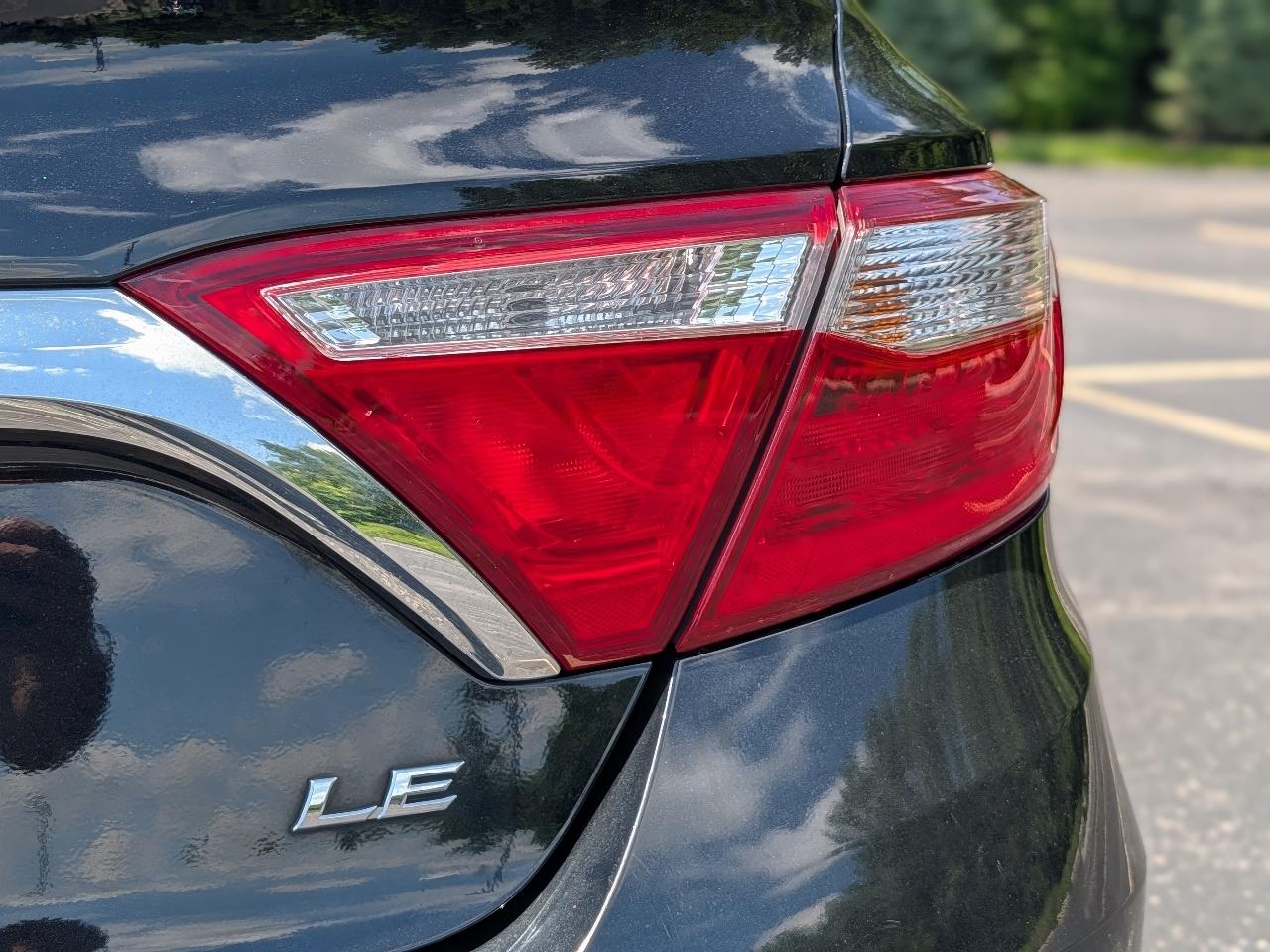 Toyota Camry LE (Natl) 2015
