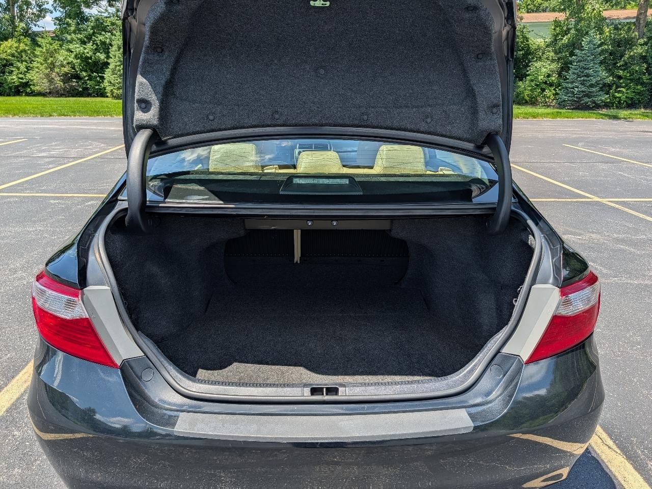 Toyota Camry LE (Natl) 2015
