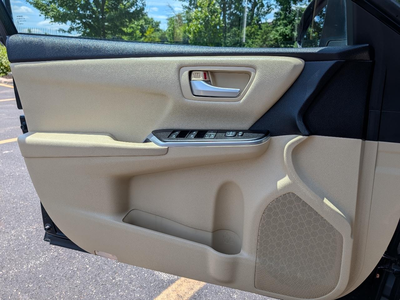 Toyota Camry LE (Natl) 2015