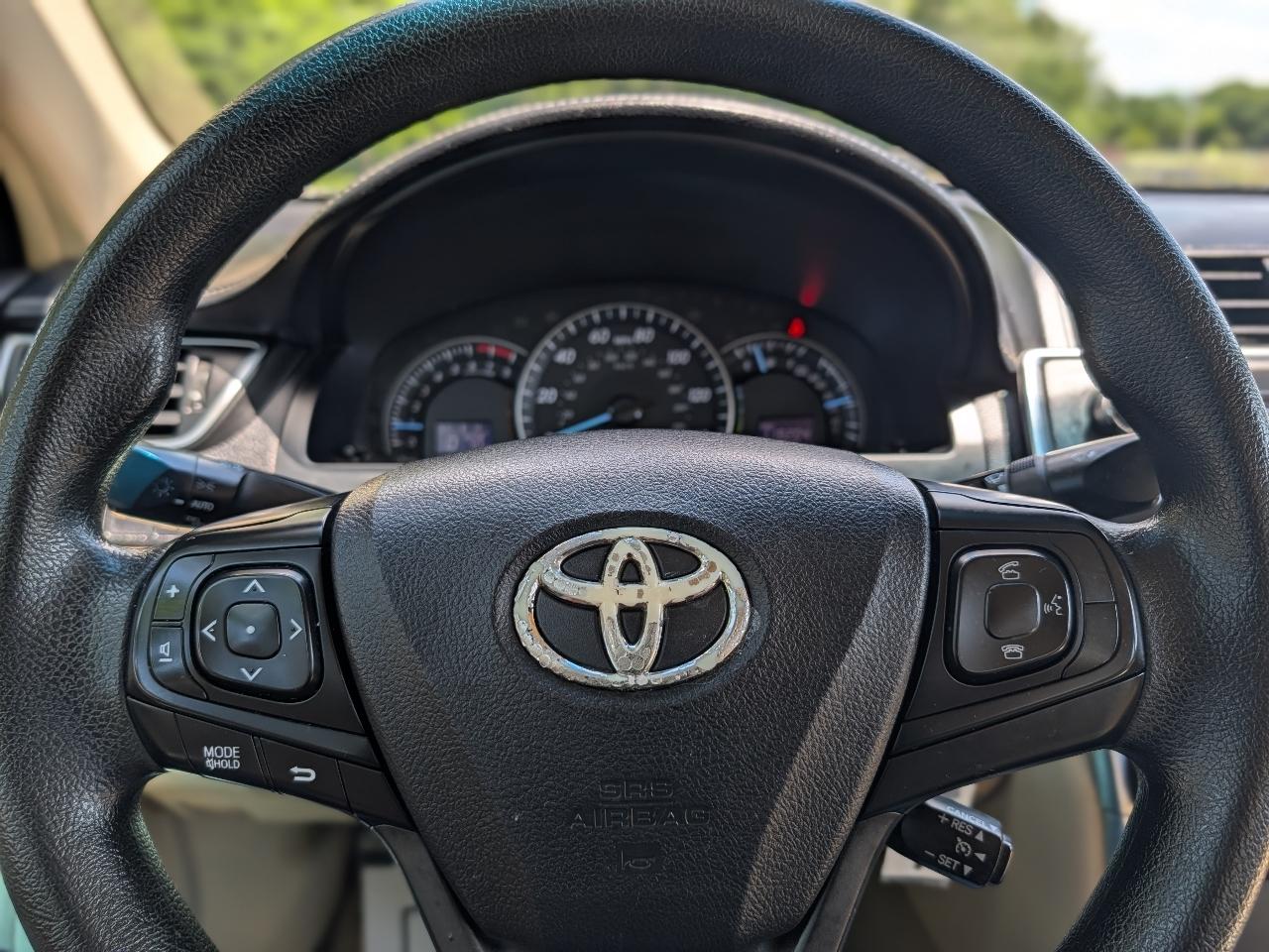 Toyota Camry LE (Natl) 2015